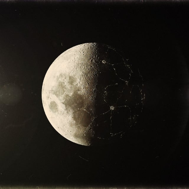 луна в 2004 09 01. луна фото. луна на черном фоне. 1985 год луны. дневник луны.