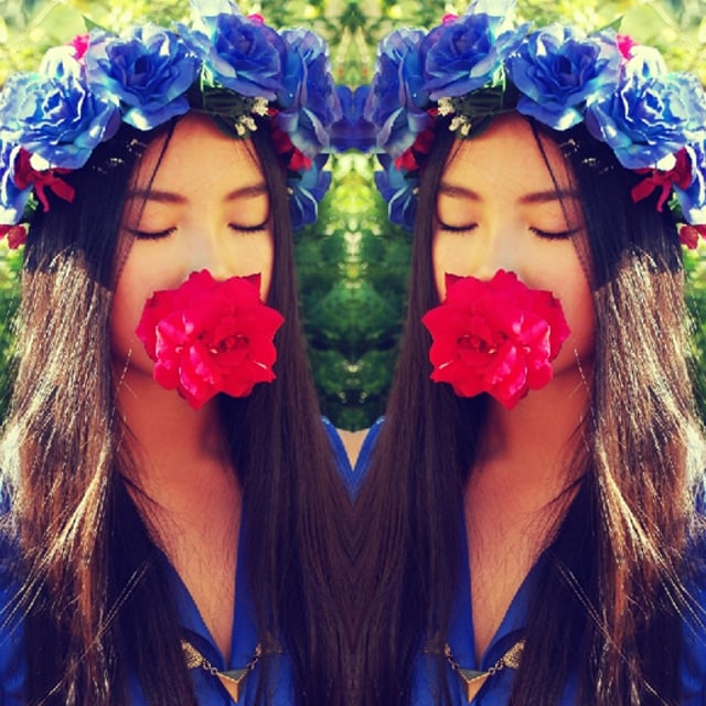 Фотосессия в венках двух подруг. Мексиканский ободок с цветами. Ободки с цветами тренд. Две девочки с цветочками 30 сен 2014.