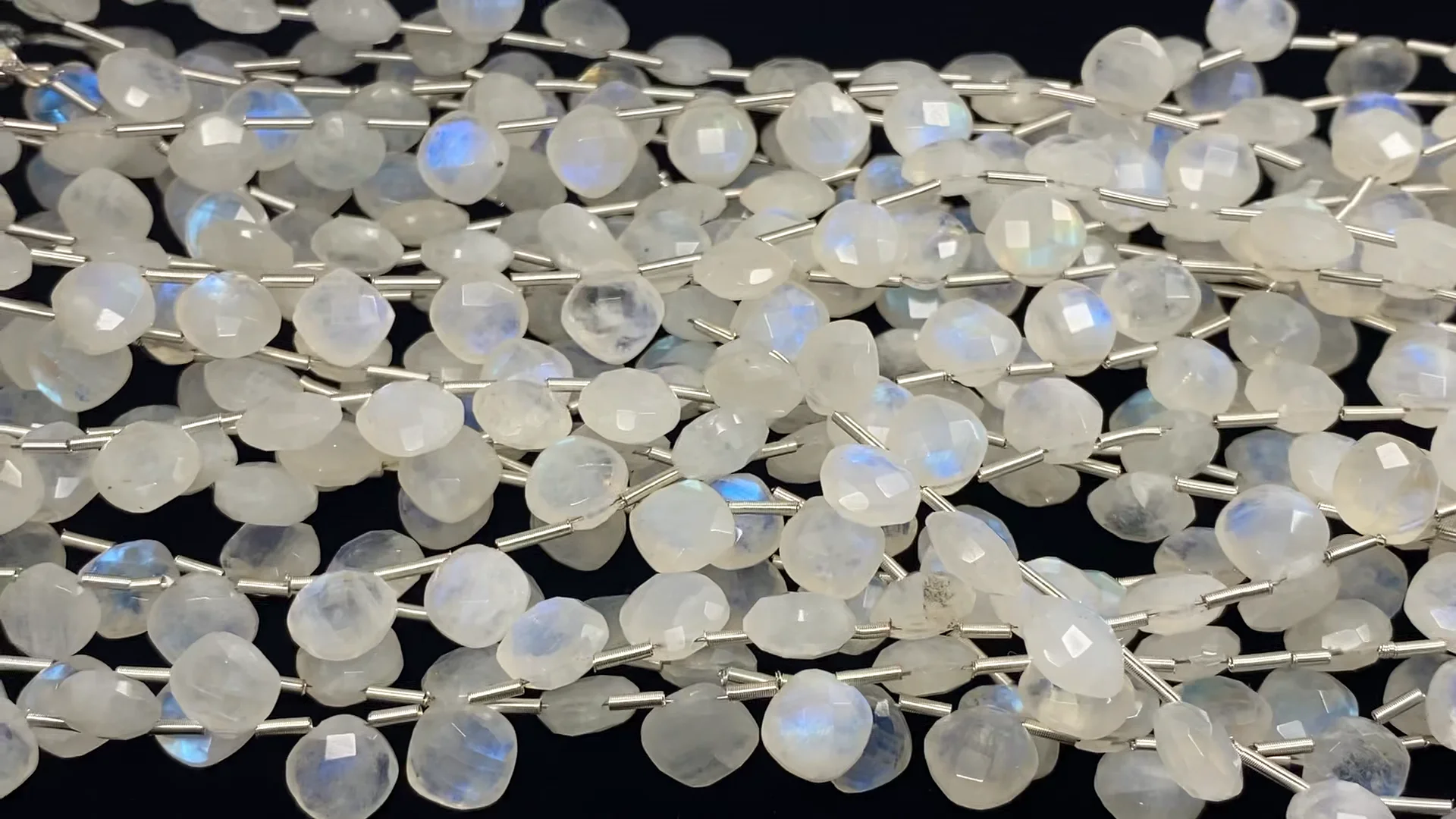 レインボームーンストーン ダイヤカット（クッションカット）9×9mm 半