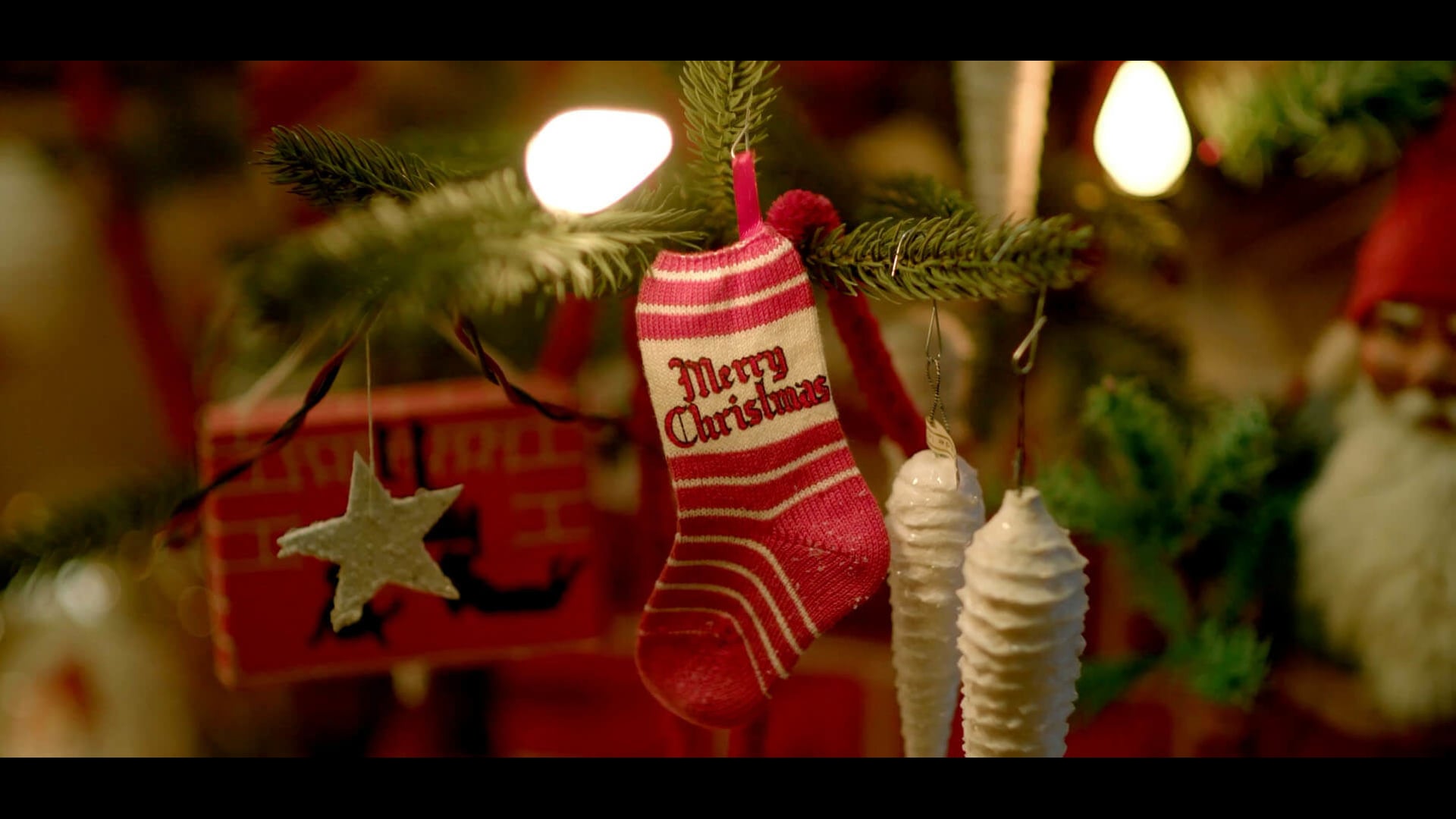 Holiday Home Makeover with Mr. Christmas – TRLR “Magic”