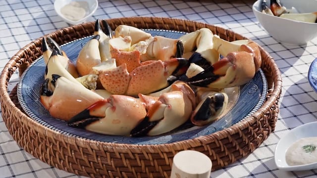 Stone Crab Large Claws (4 Servings // 6 lb) video thumbnail