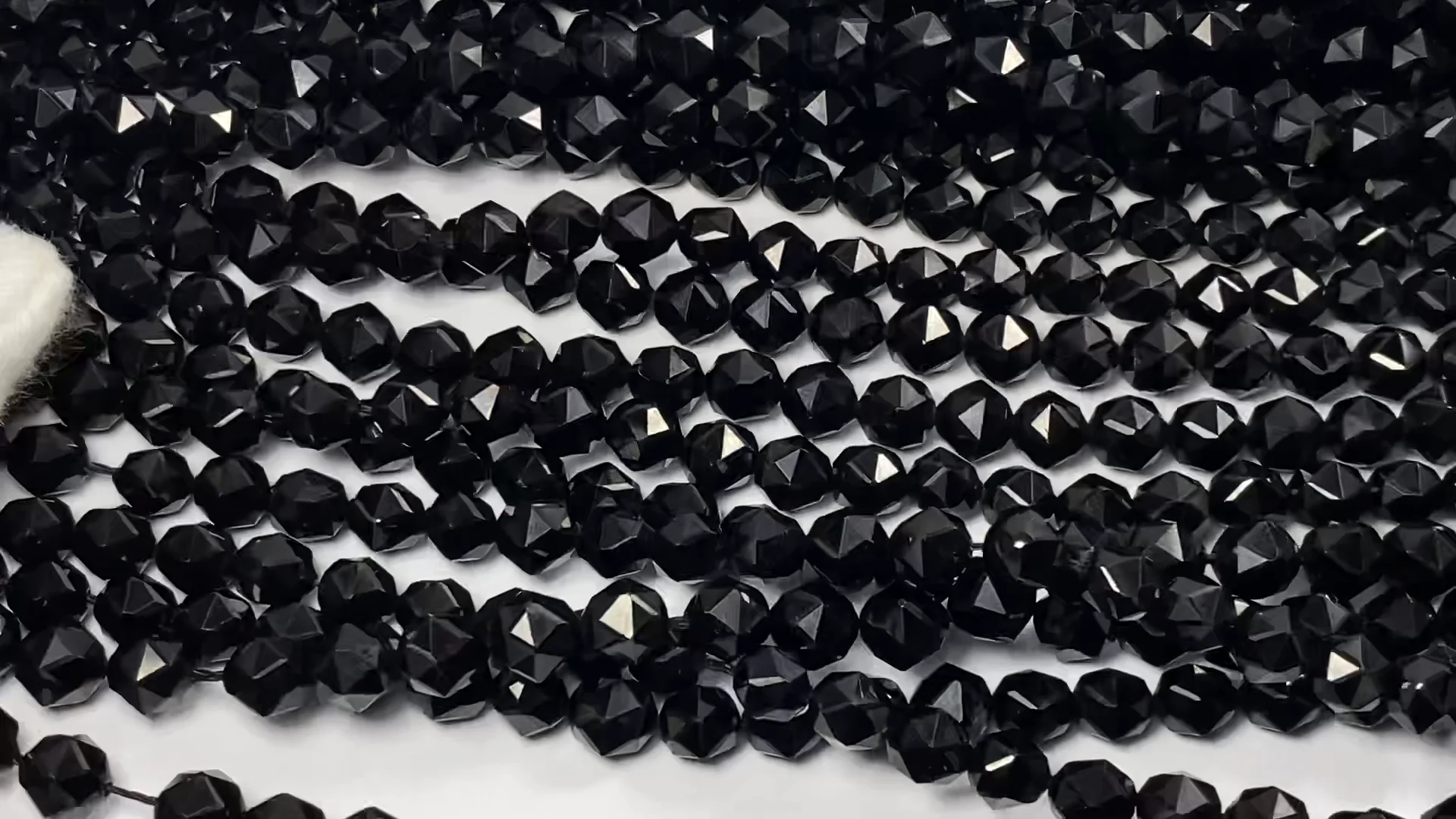 ブラックスピネル スターラウンドカット6mm 1連｜天然石ビーズの卸問屋