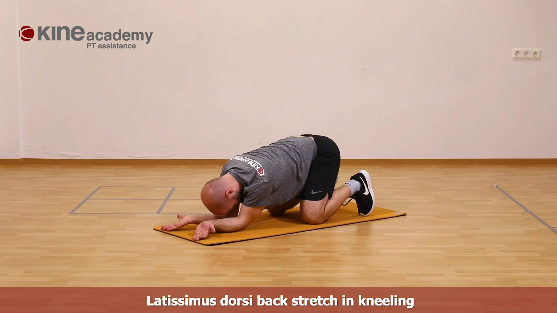 Kneeling back online stretch