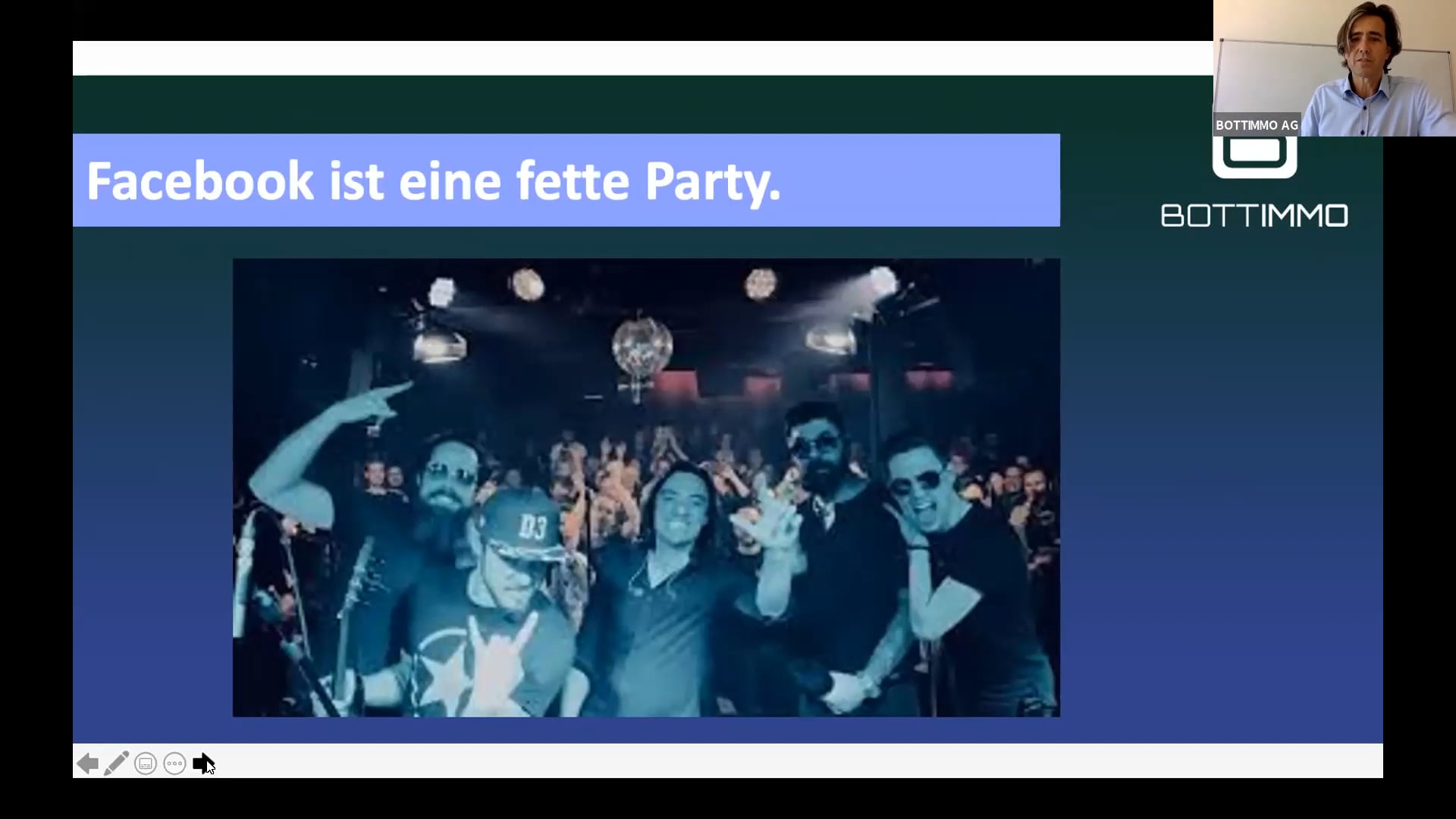 Facebook-Redaktion und -Postings