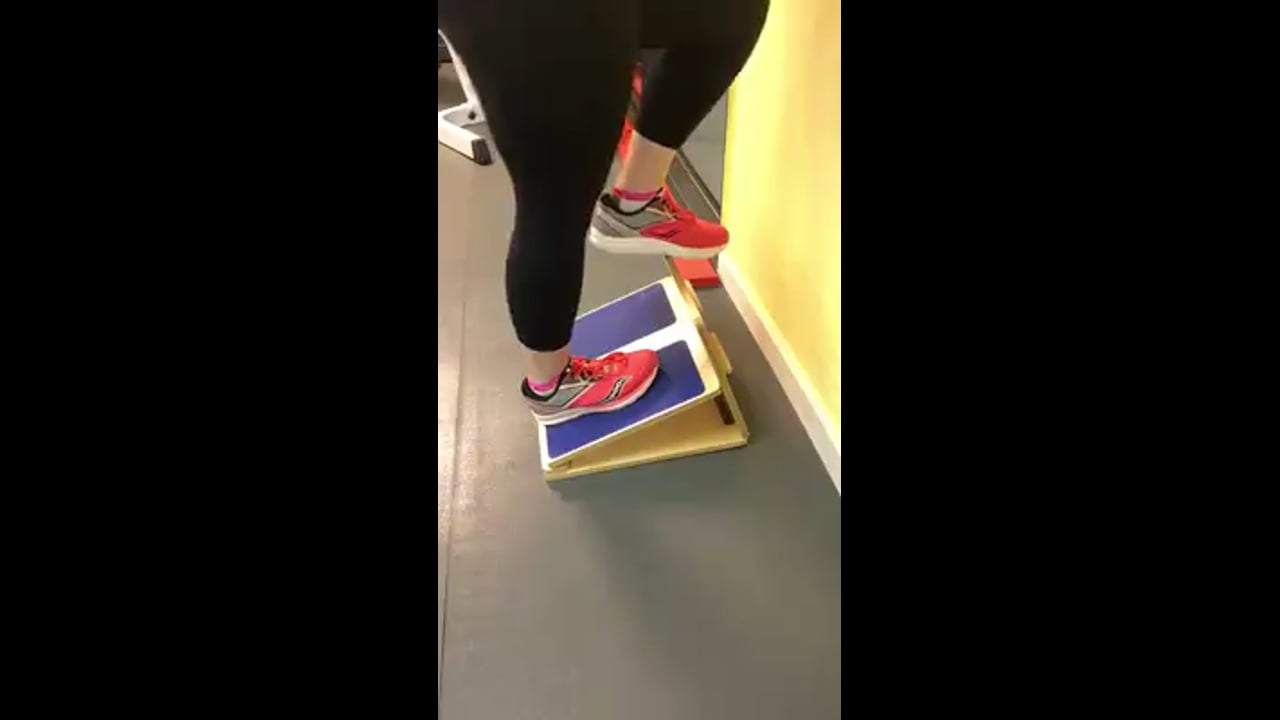Personal trainer-instantly workout-achilles tendon slant board