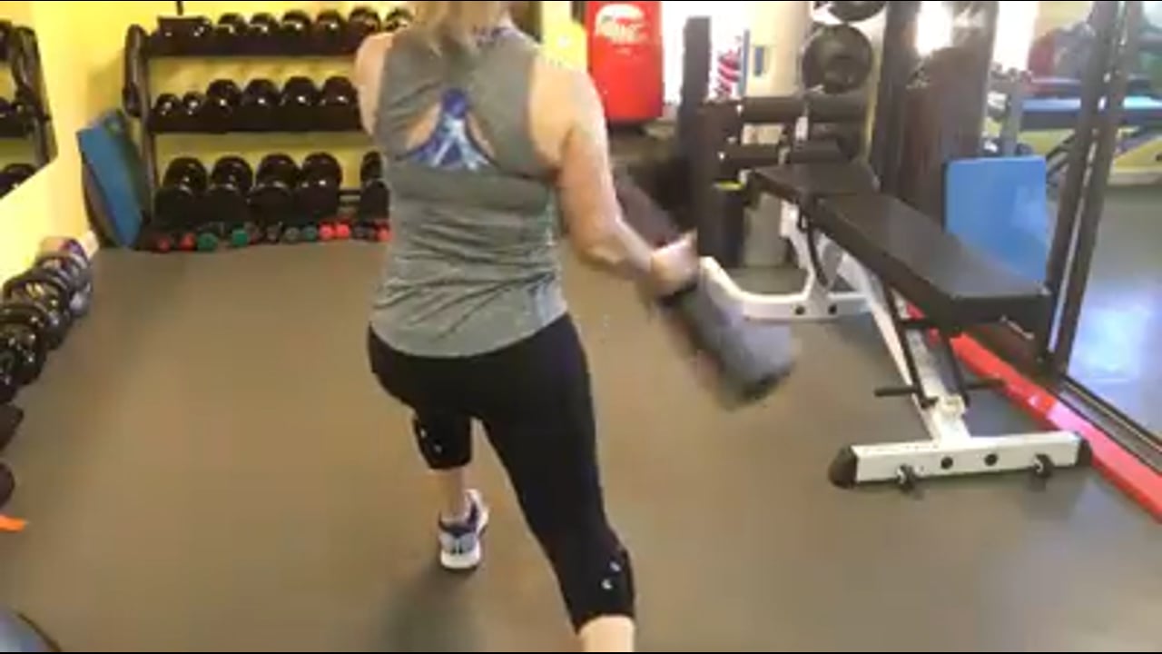 Fitness trainer near me-Lunges-Vypr Figure 8's