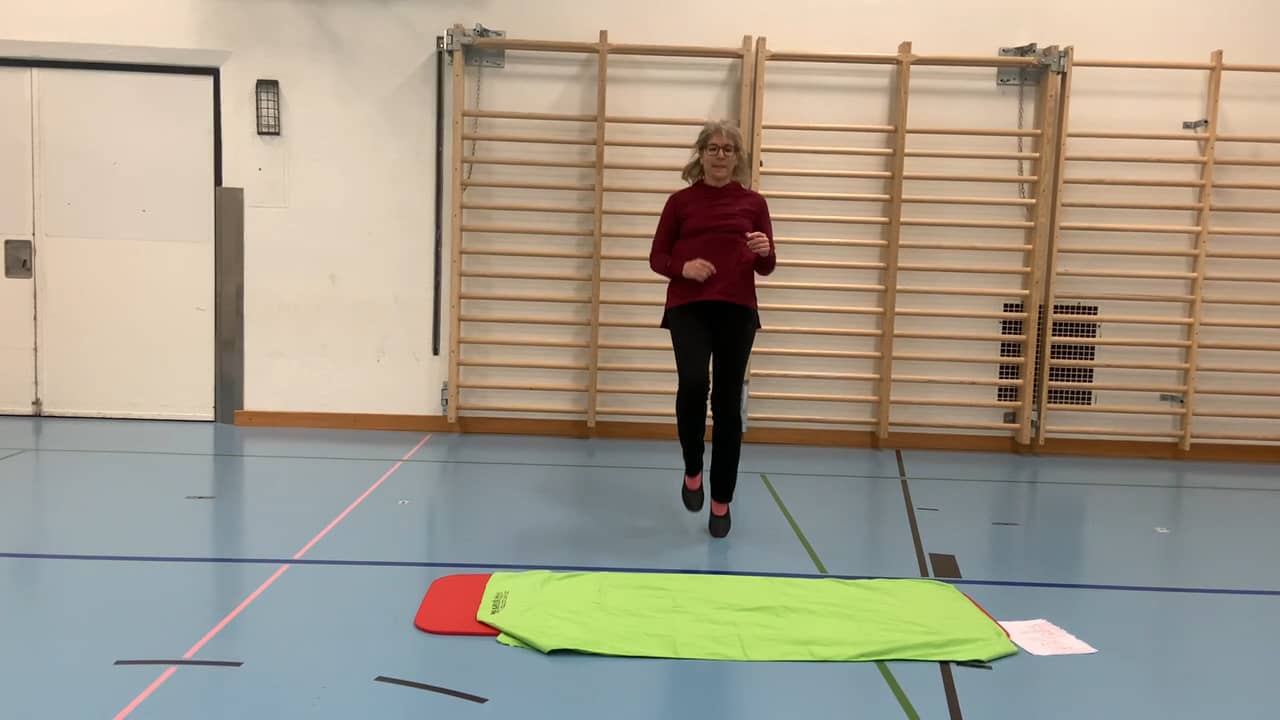 Aufwärmtraining mit Eveline Rechsteiner on Vimeo