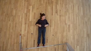 Am Boden, ohne Kostüm