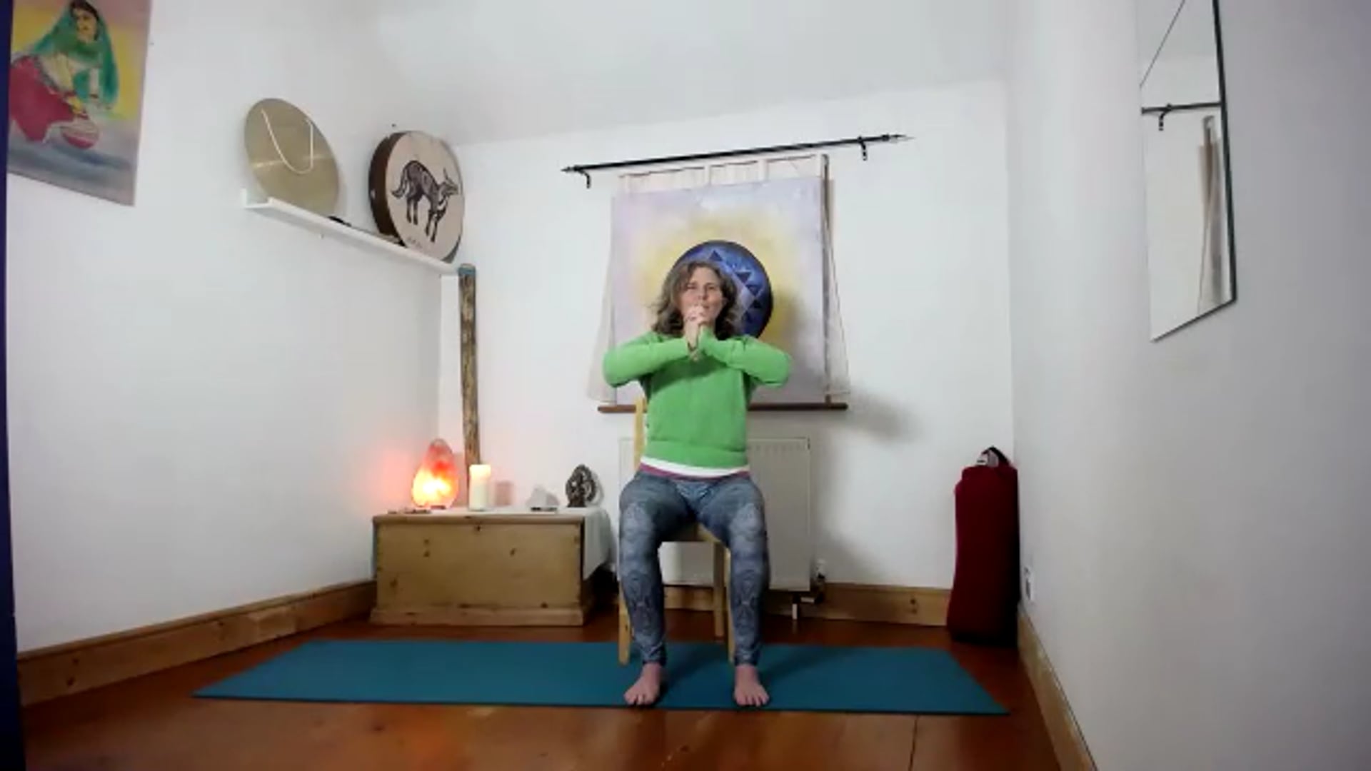 Gentle - Class 5 Freedom  and Ease  Exploring somatic movements to release tightness in the hips, psoas and shoulders which can get tight if we sit for long periods of time.