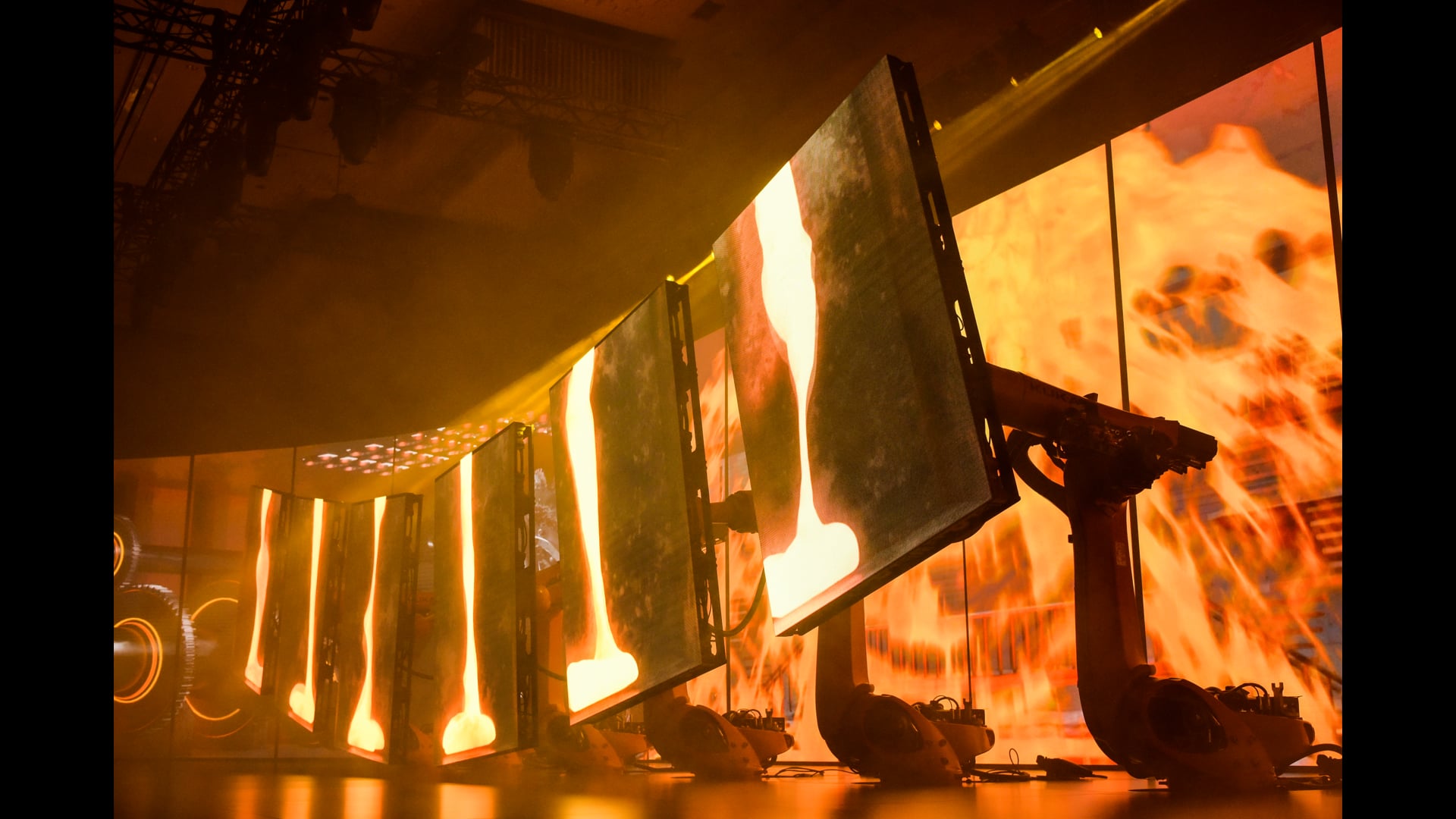 Human vs Kuka Robots Immersive Experience