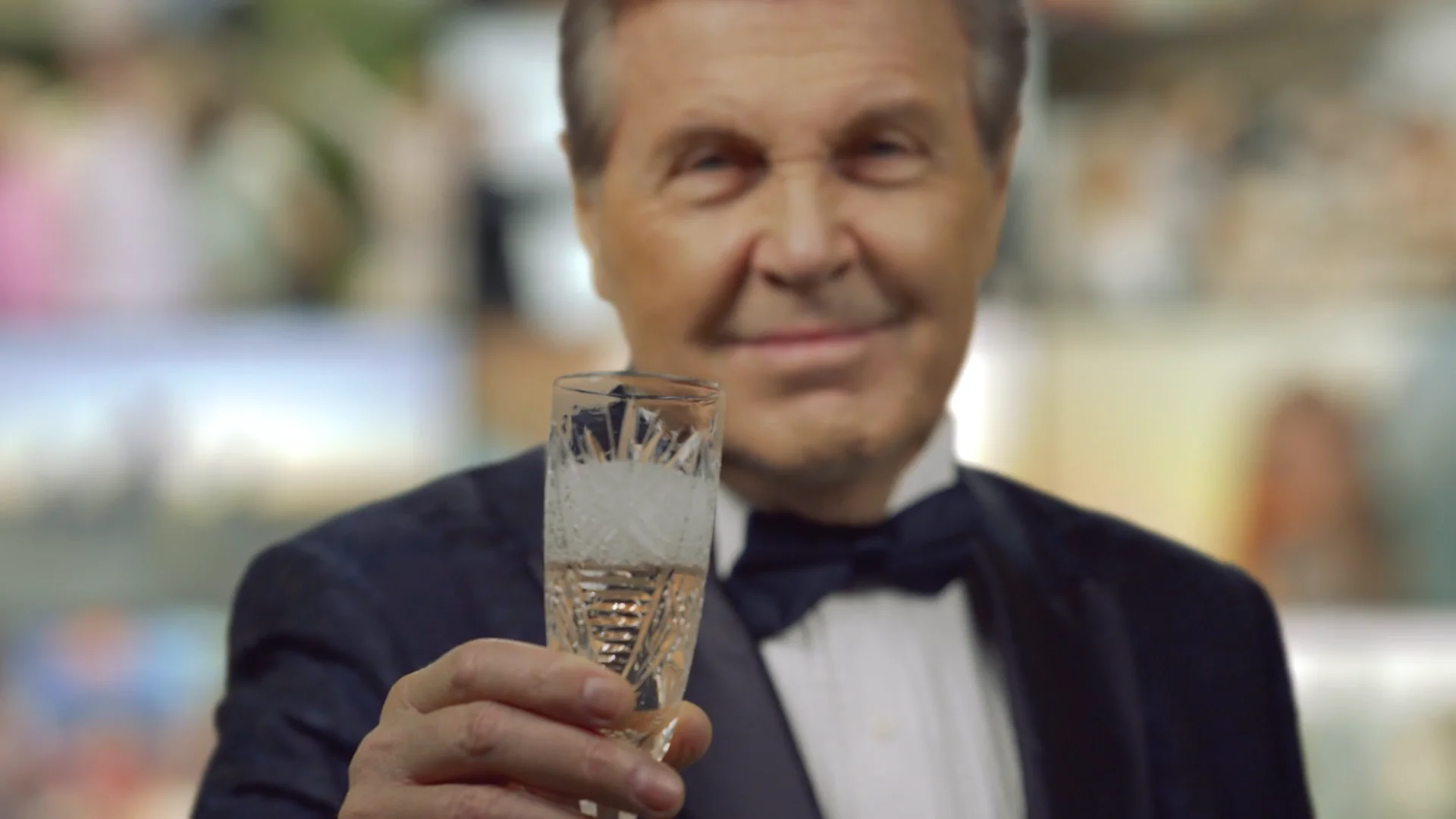 Голубой напиток. Свежесть сидр сок. Эликсир счастья. Коктейль из дыни. Напиток счастья.