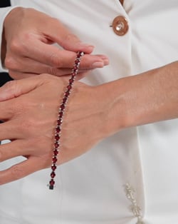 Vídeo: Pulsera Granate Forma Oval Plata de Ley 925