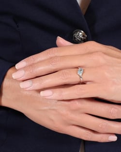 Vídeo: Anillo de Oro Aguamarina y diamantes 1.58grs