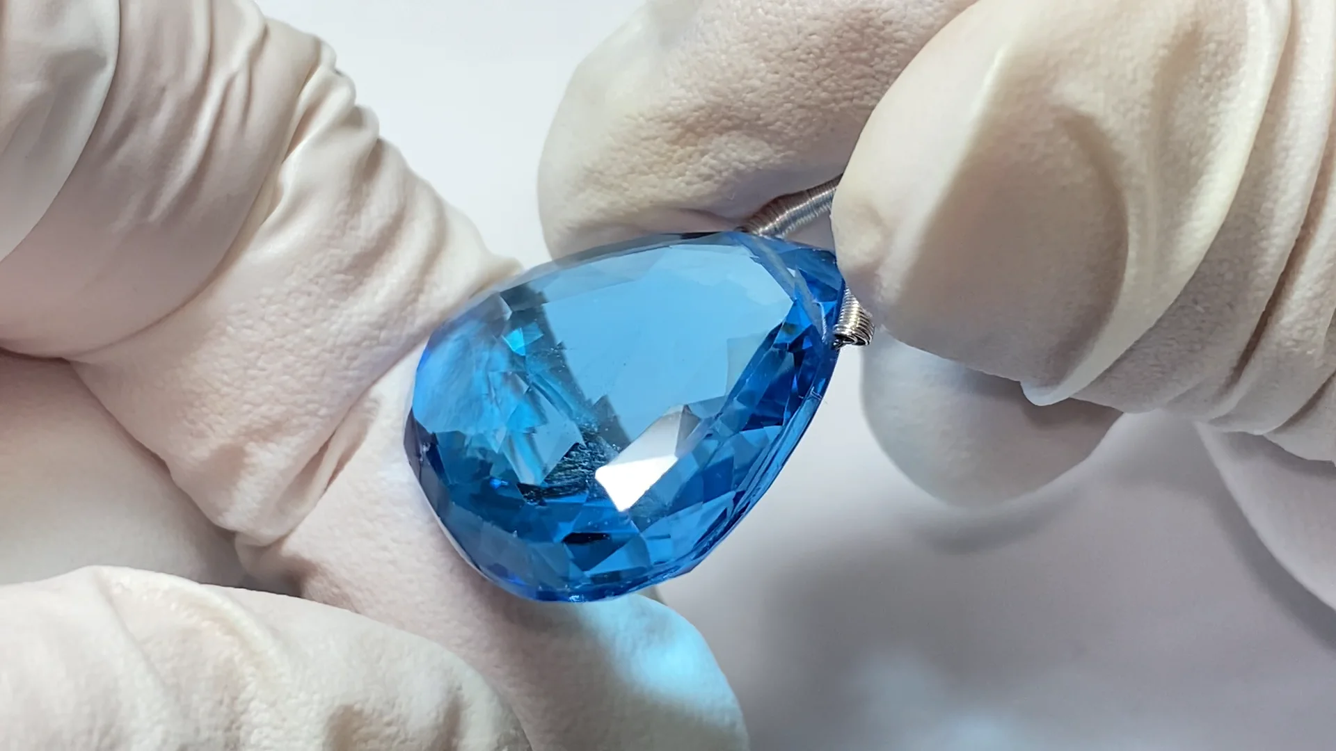 スイスブルートパーズ 大粒マロン ブリオレットカット 1粒 NO.70