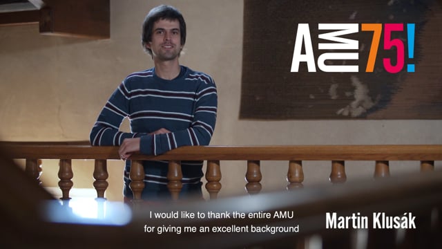 V dnešním videu AMU přeje Martin Klusák, který je úspěšným absolventem hned dvou fakult. Na FAMU vystudoval zvukovou tvorbu, na HAMU pak skladbu u prof. Ivany Loudové. V současnosti je úspěšný sound-designer, který složil hudbu například k celovečernímu dokumentárnímu filmu HBO Velká noc (2013) nebo k polskému snímku Cesta do Říma (2015). 