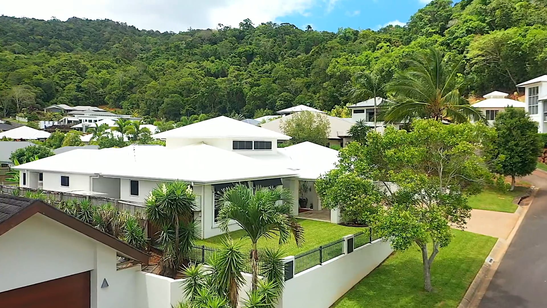 Highlights Video of Home in Caravonica
