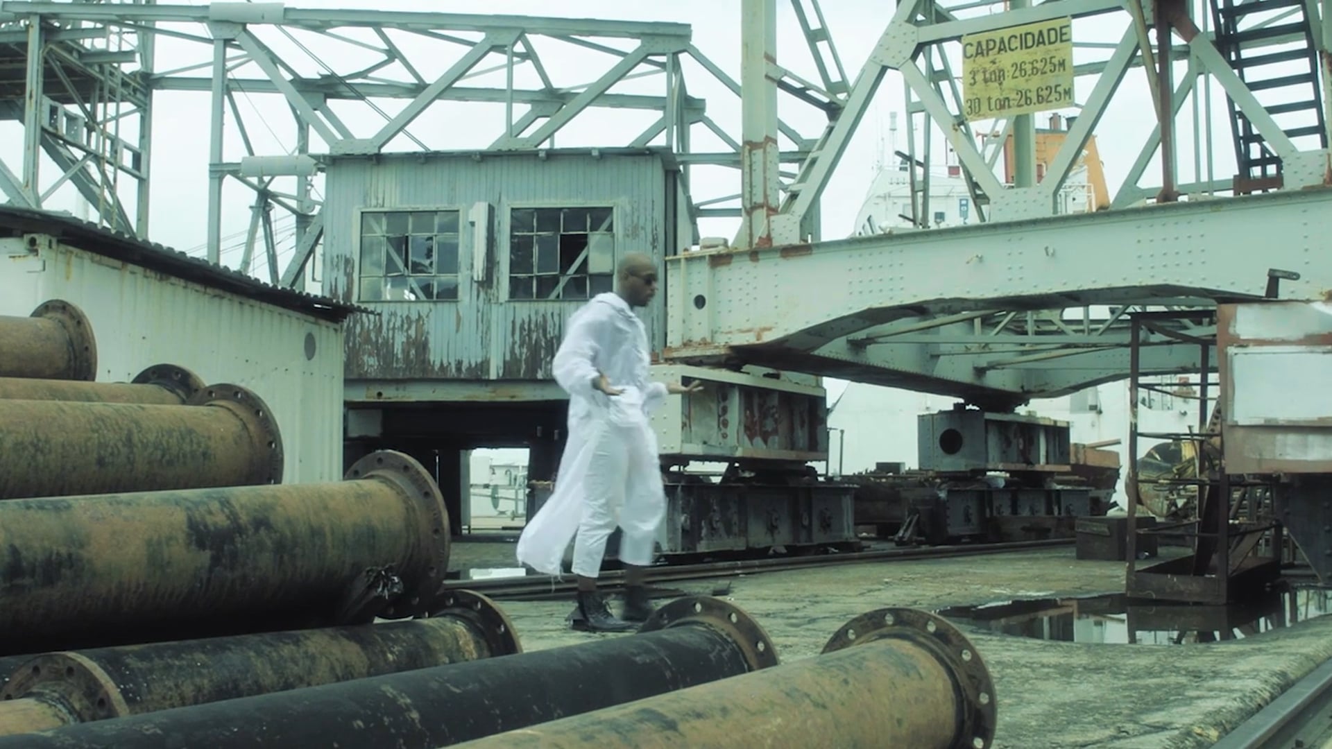 QXO - ESSA VIDA - Direção Tissot / Figurinista Kiara Bianca