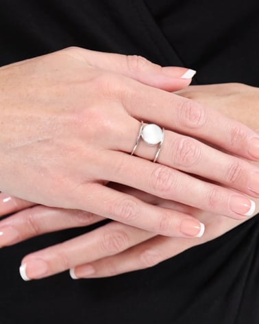 Video: 925 Sterling Silver White Mother-of-pearl Round Shape Ring