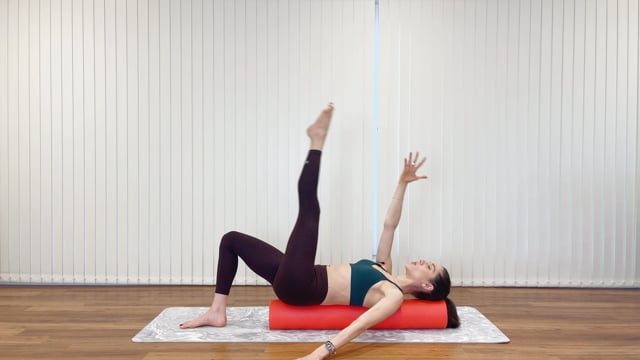 Shapes Abs Booster on the foam roller