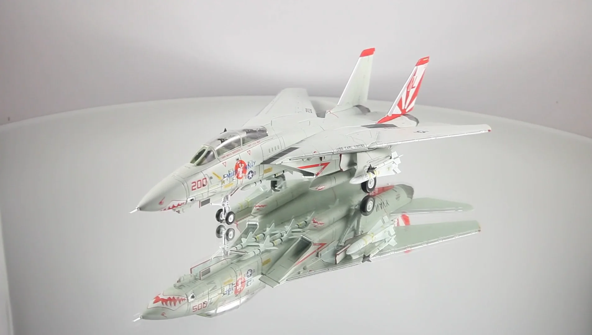 CL-CA721414-C F-14A omcat, USN VF-111 Sundowners, NL200 Miss Molly 