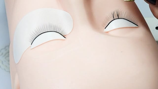 Mega Volumenfächer applizieren am Übungskopf