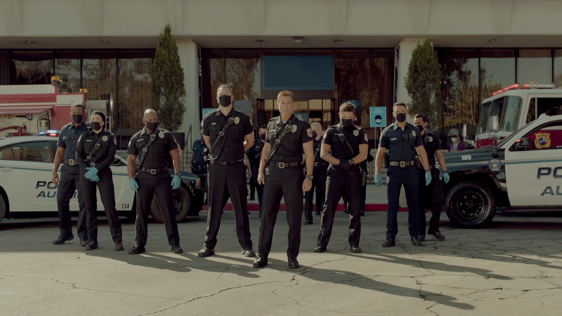 9-1-1 Lone Star "Call" TV 30