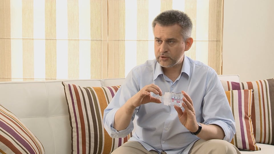 Miniatura: 14.  Karmienie piersią, karmienie butelką (rozmowa z fizjoterapeutą – Paweł Zawitkowski)