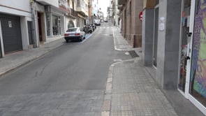 Es reprenen els treballs de la vorera de la placeta del peix