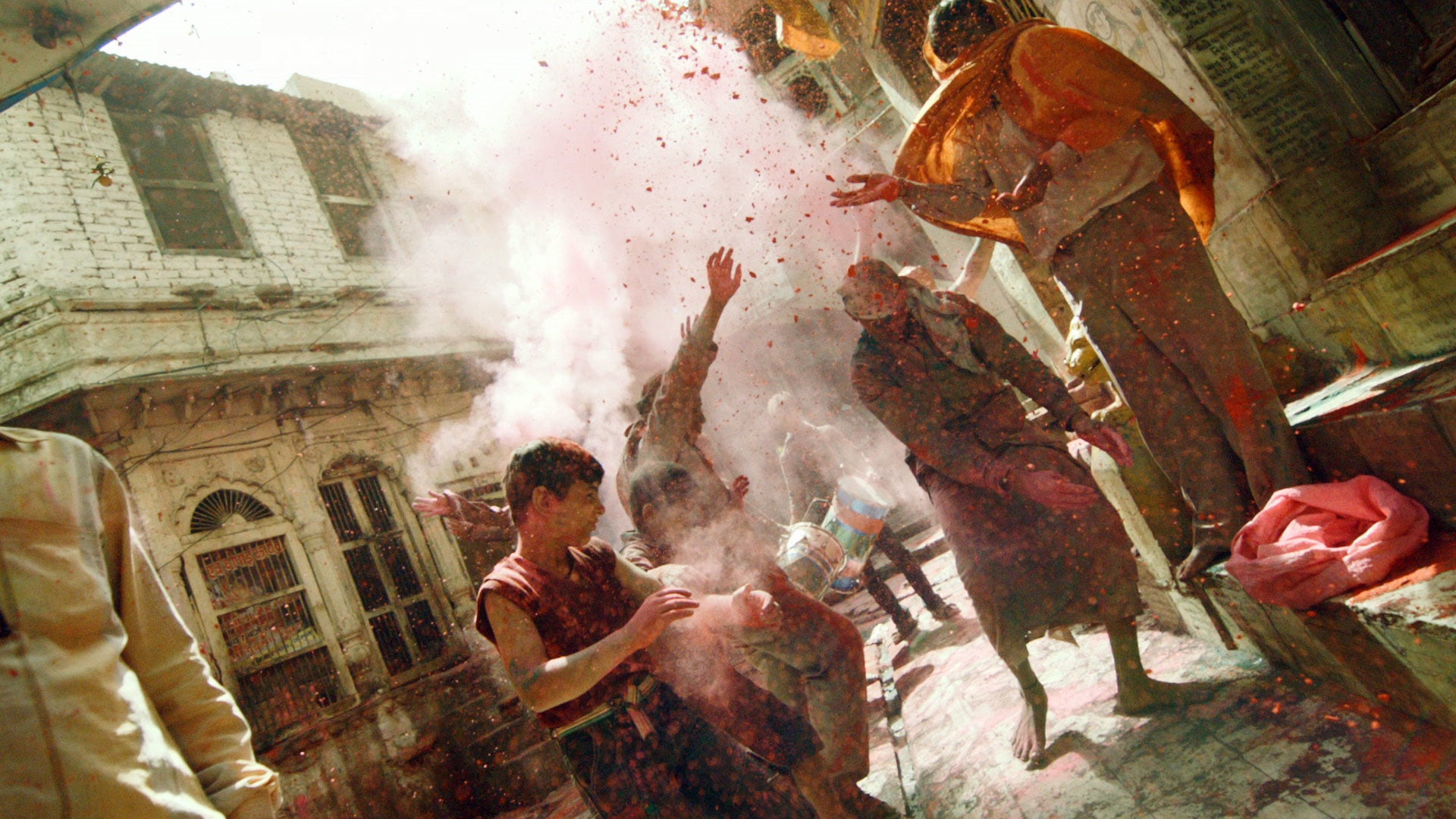 HOLI | Jonathan Bregel