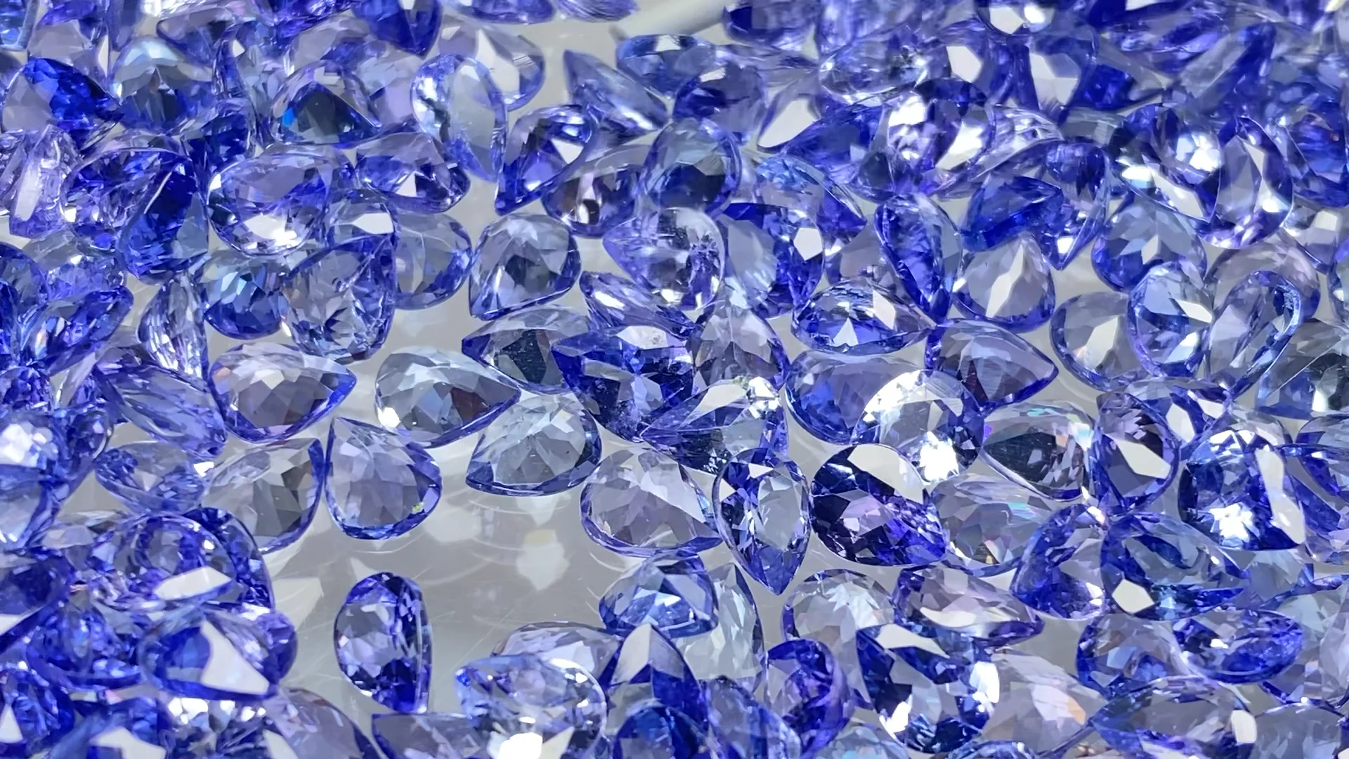 動画】宝石質タンザナイトAAA ルース ペアシェイプファセットカット5