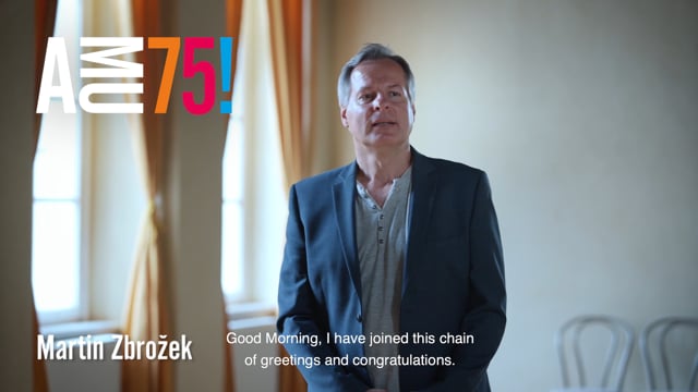 Martin Zbrožek na HAMU vyučuje na Katedře jazzové tvorby a nonverbálního divadla. Podívejte se na jeho videopřání, v němž AMU do dalších let přeje hlavně svobodné, čisté ovzduší.