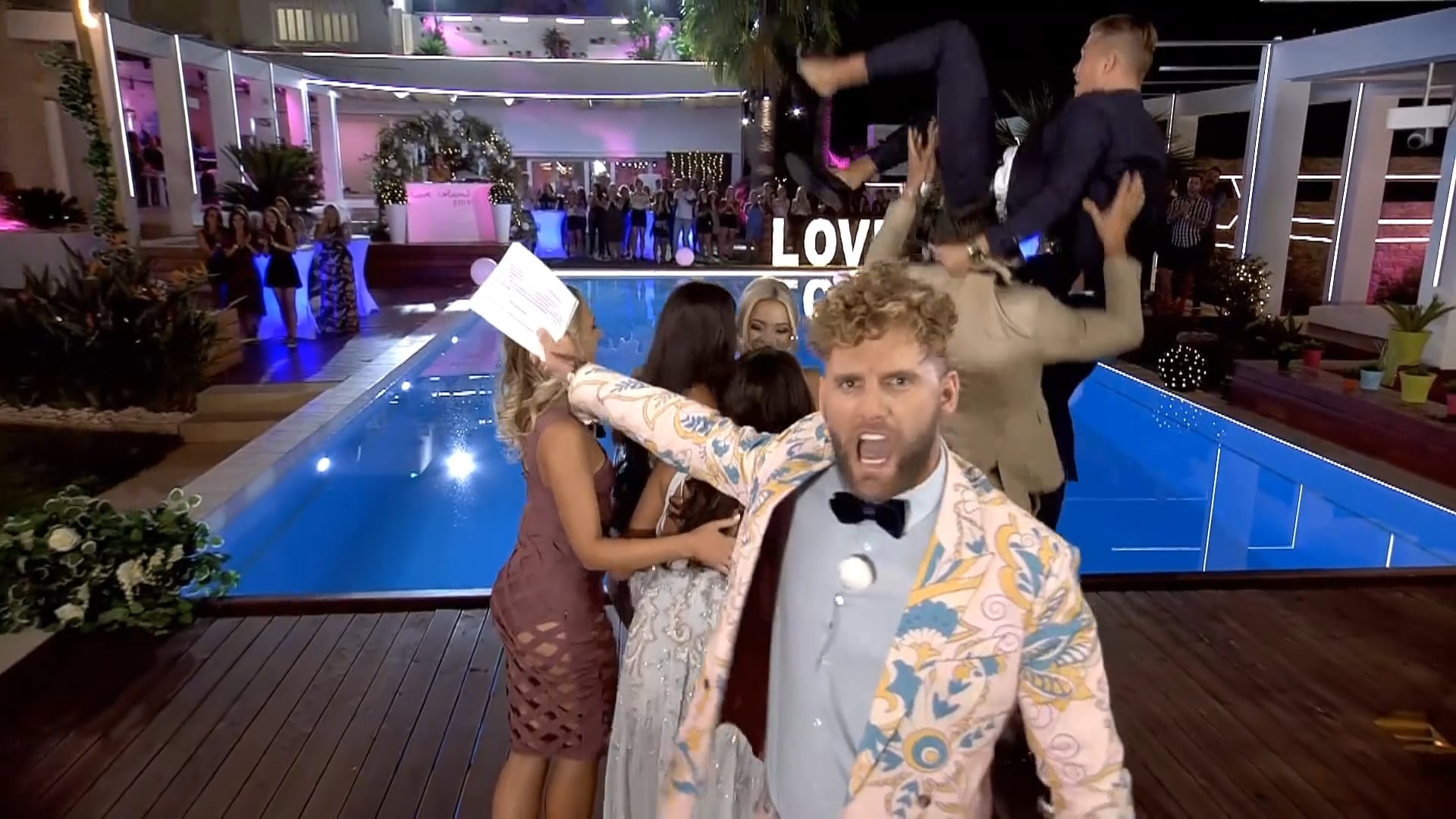 Love Island | set design, format localization