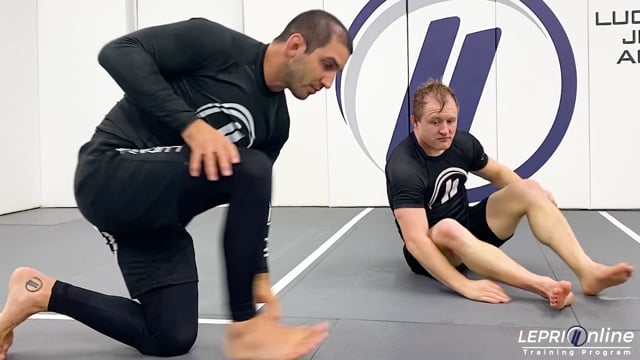 Knee Cut Pass Attempt to Arm Triangle when Opponent Under Hooks