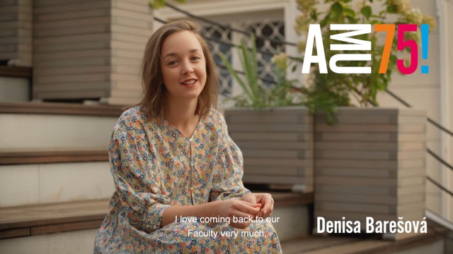 Denisa Barešová je absolventkou činoherního herectví, které studovala ve třídě dramaturgyně Darii Ullrichové a režiséra Jana Nebeského. Své přání AMU posílá přímo ze střechy Divadelní fakulty.