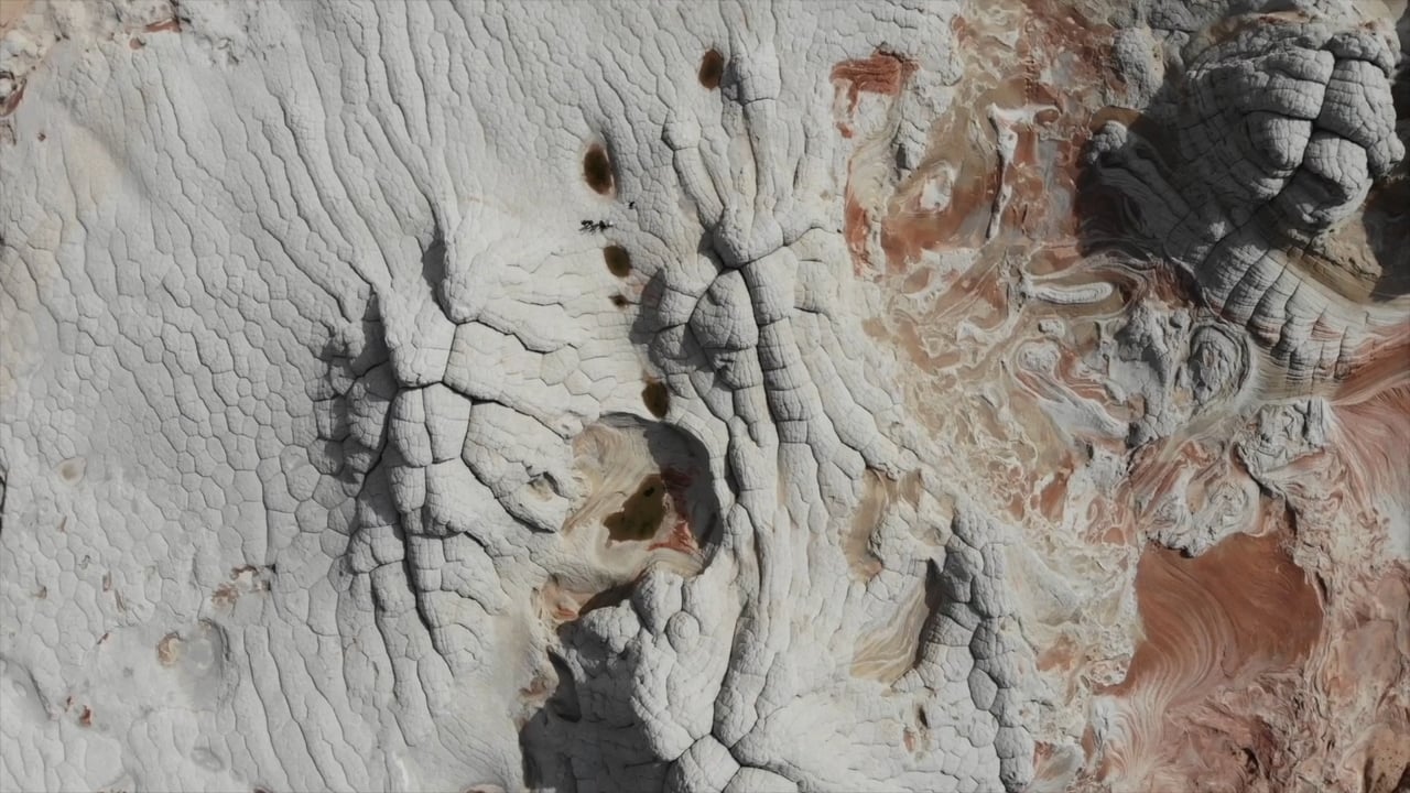 Film still from dos desiertos II LIVE
