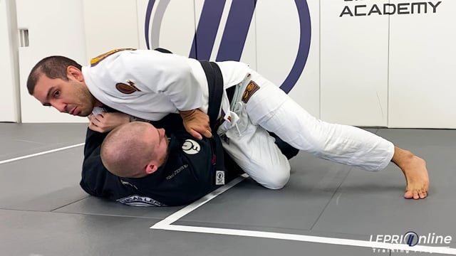 Knee Cut Pass when Opponent Locks Legs in De La Riva