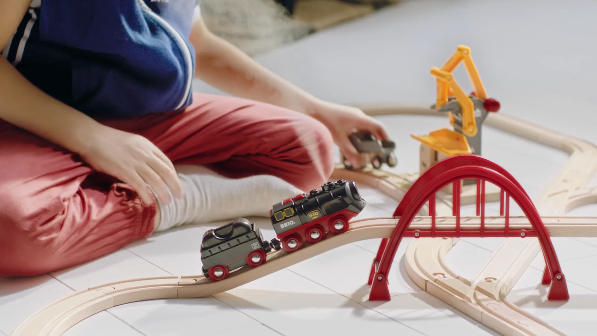  Brio World 33884 Battery-Operated Steaming Train