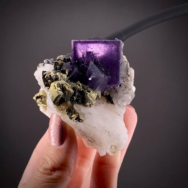 Fluorite and Chalcopyrite on Quartz