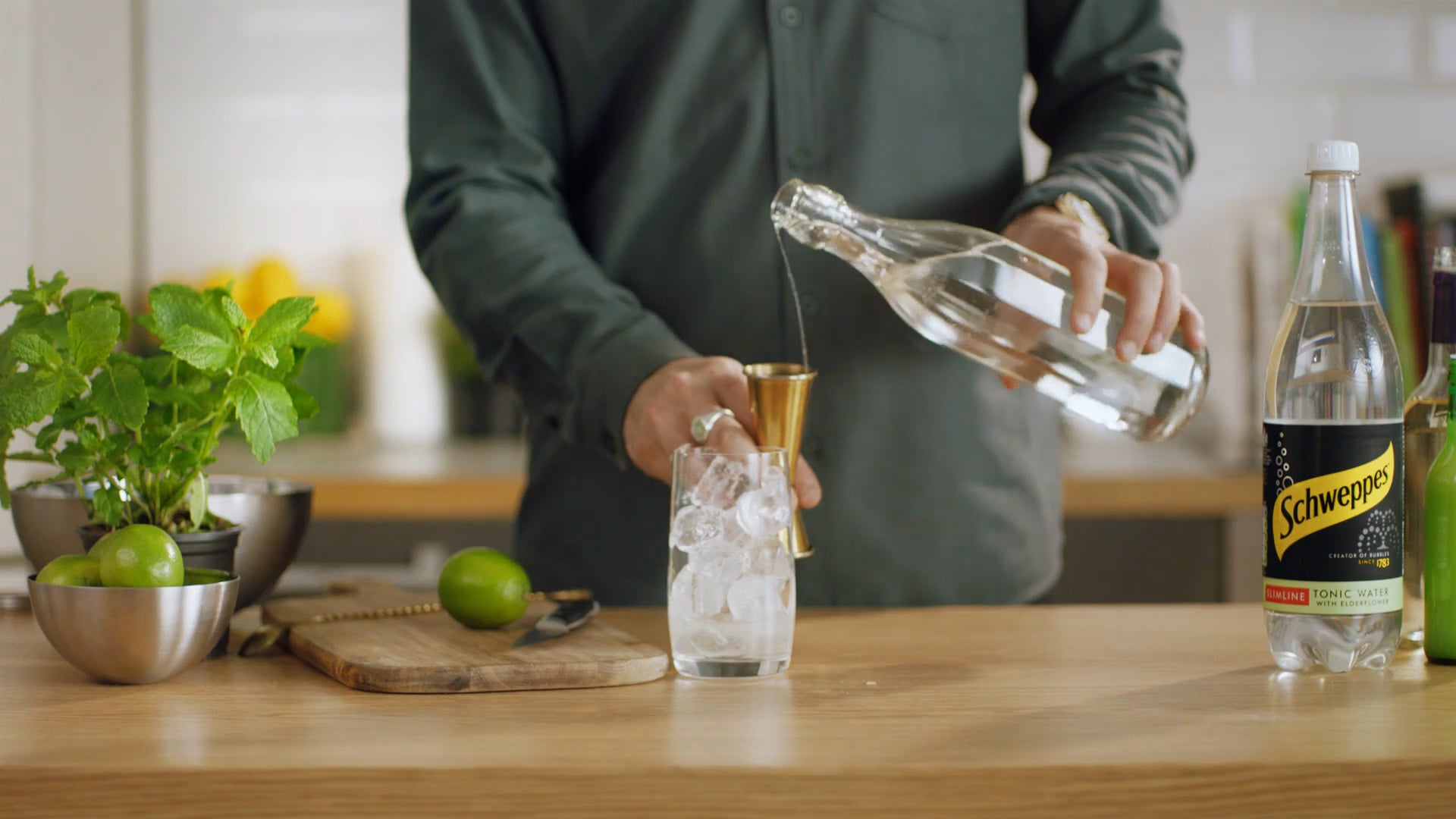 Schweppes // Elderflower Fizz Slimline on Vimeo