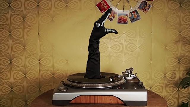 Still from Kraak & Smaak: Dynamite
