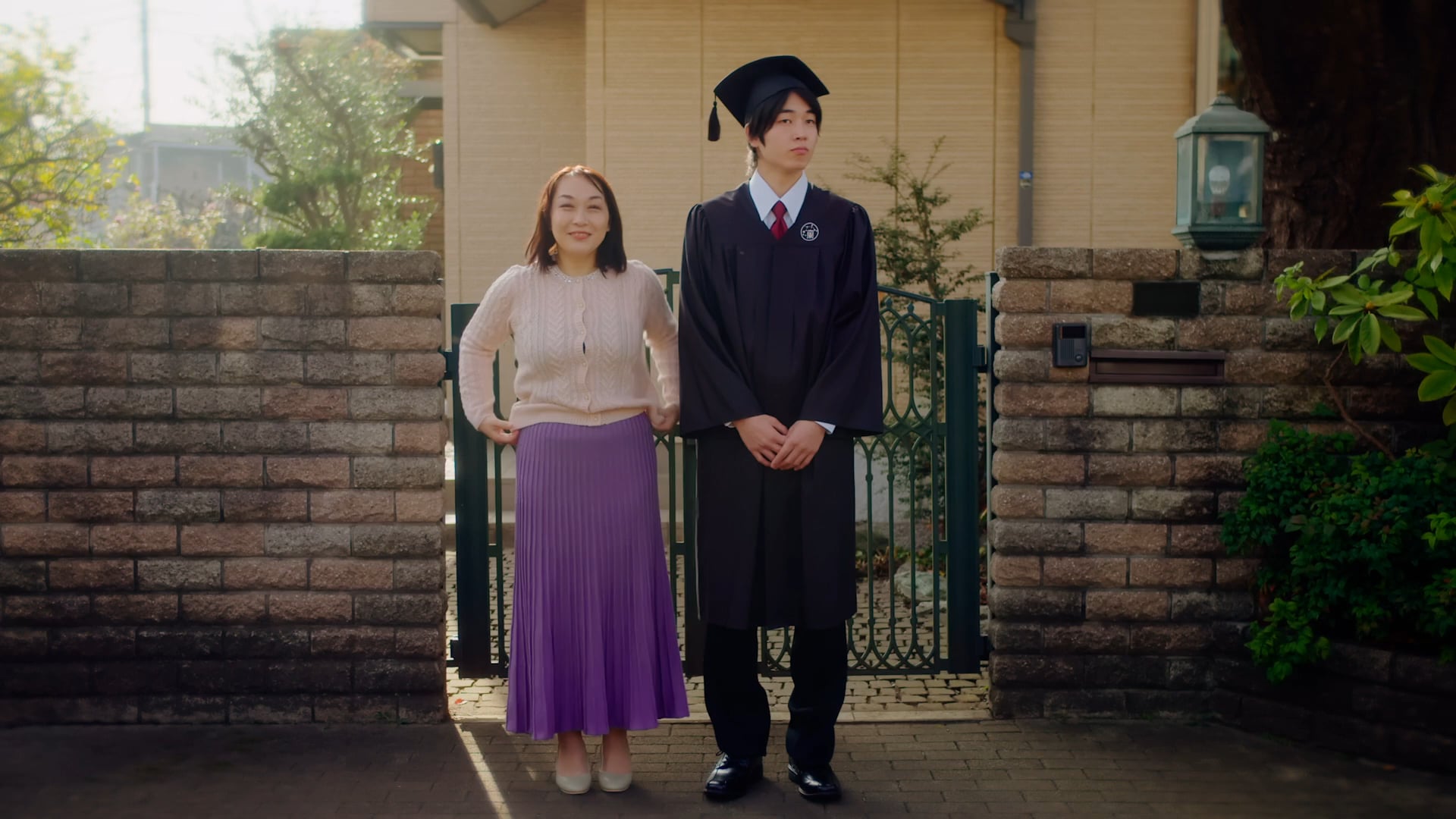 Mountain Bottom Agency グラジュエーションガウン Web CM