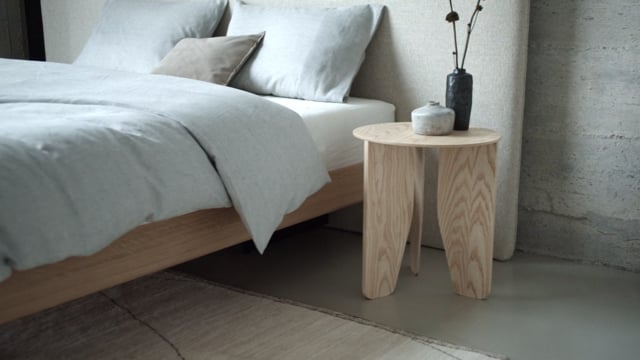 [more] CUT Beistelltisch