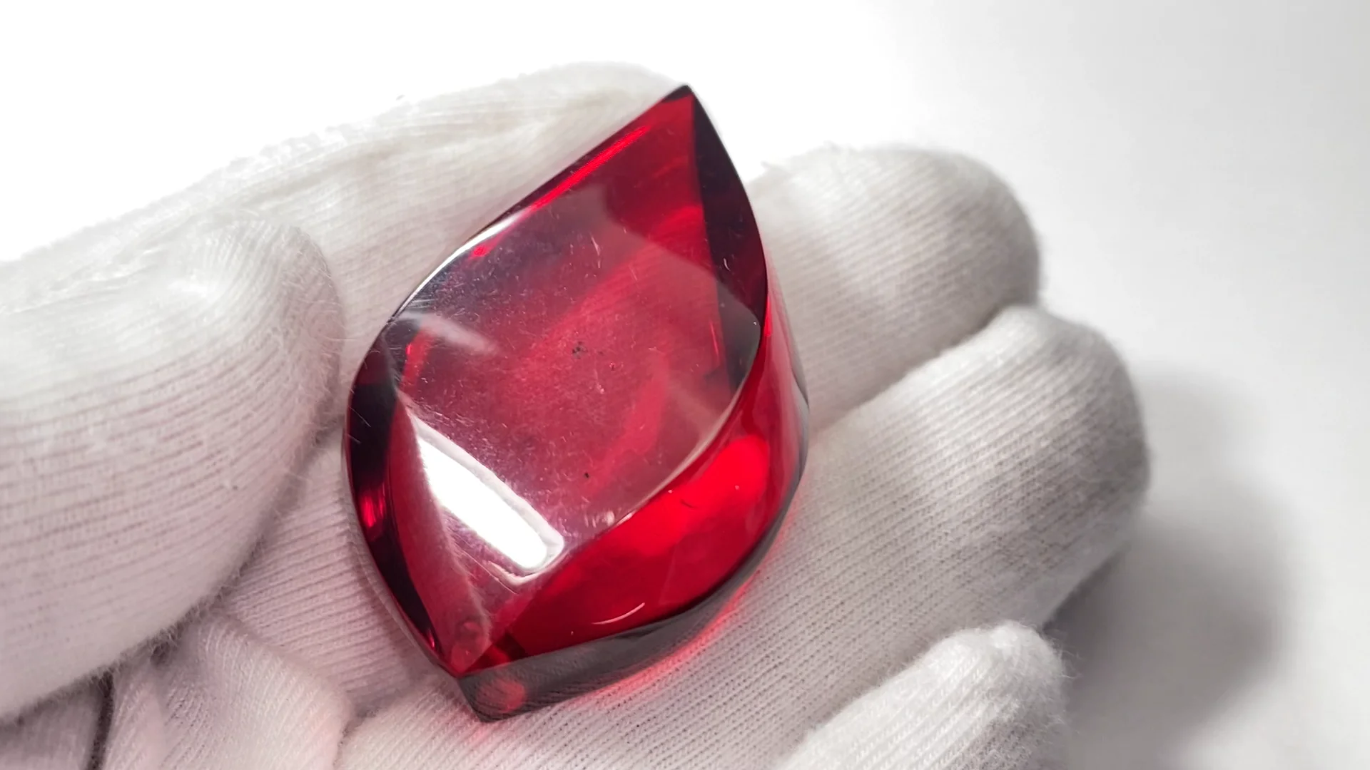 コロンビア産レッドカラーアンバー（琥珀） 穴なしマーキス NO.193