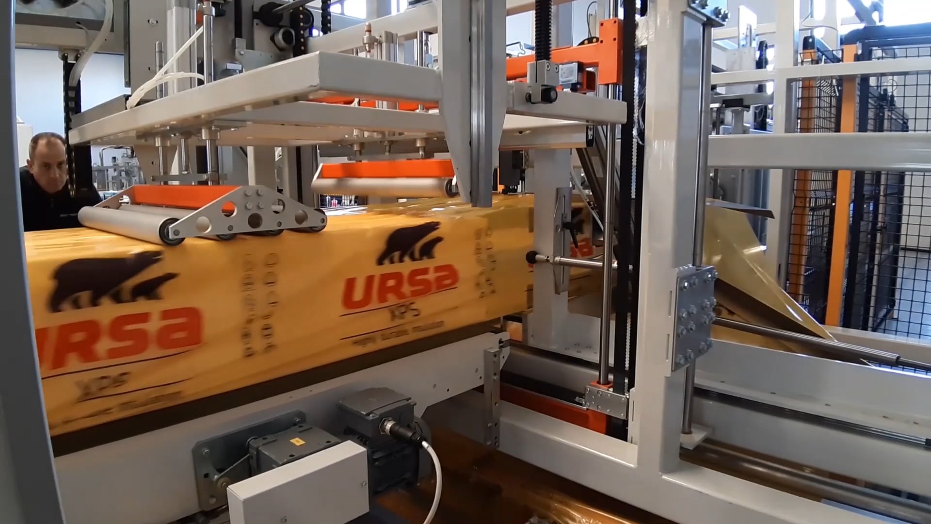 Sotemapack Totalpack 3000 shrink bundler with tunnel - Robopac USA on Vimeo