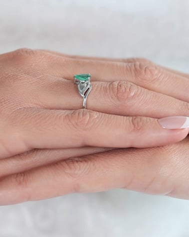 Video: 925 Sterling Silver Emerald pear shape ring