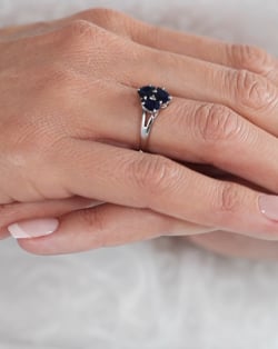 Vidéo: Bague Saphir et diamants sur Argent 925 2.5grs