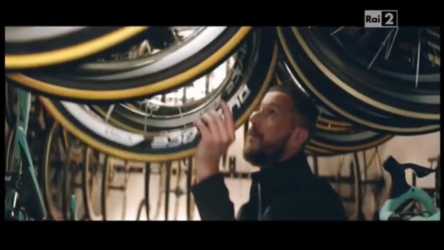 deVine Voices Native Italian Male Voiceover Mastercard Commercial