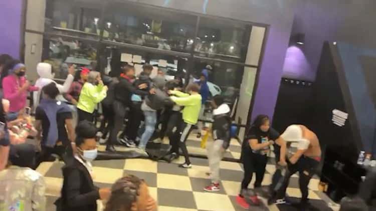 Brawl breaks out in Windy City