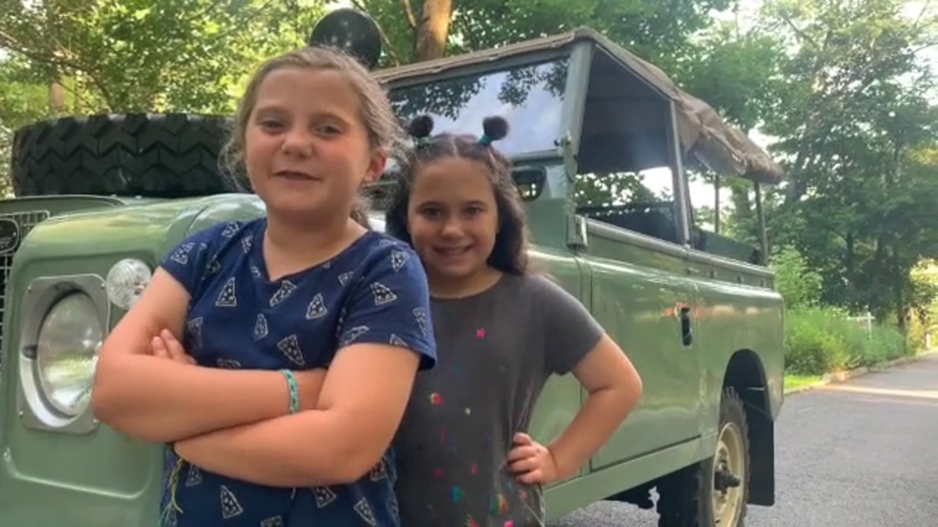 CLASSIC LAND ROVER PITCH 'RANDAZZLE SISTERS'