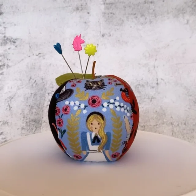 Make your own apple pincushion – Craftapalooza Designs